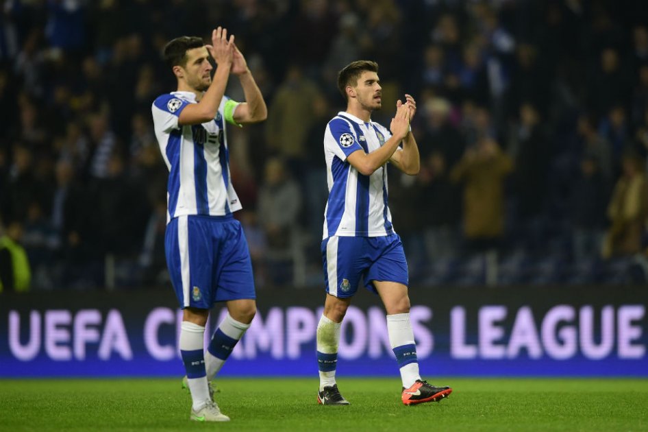 Los jugadores del Porto celebran el paso a octavos de final de la Liga de Campeones. Foto: AFP