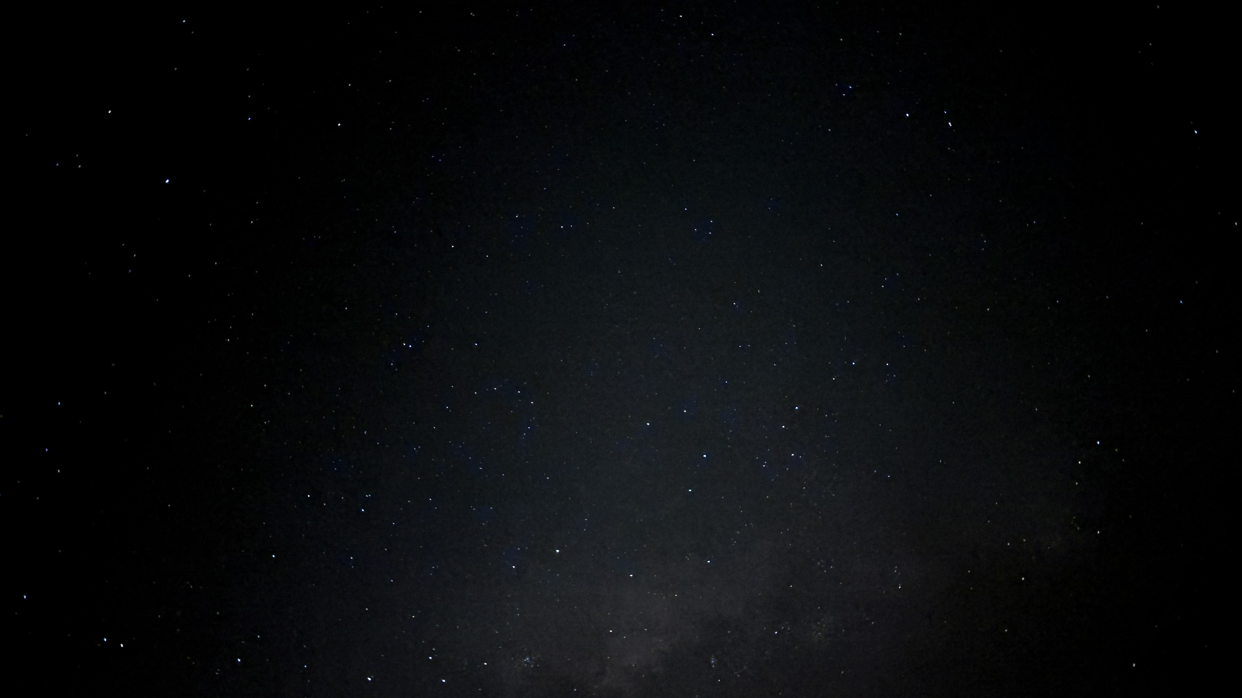 El Observatorio ALMA, uno de los más avanzados del mundo, es solo para profesionales, pero alrededor del pueblo hay muchos otros observatorios que aprovechan las condiciones de baja humedad para ofrecer a sus visitantes una experiencia astronómica sin igual.