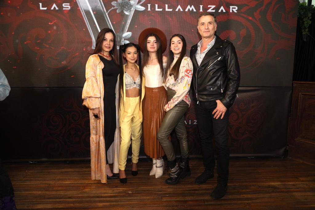 Las Villamizar cuenta la historia de tres hermanas: Carolina, Leonor e Isabela Villamizar quienes hacen parte del Ejército Libertador como espías motivadas por una búsqueda de justicia, que las lleva a perseguir a los responsables de la muerte de su madre.