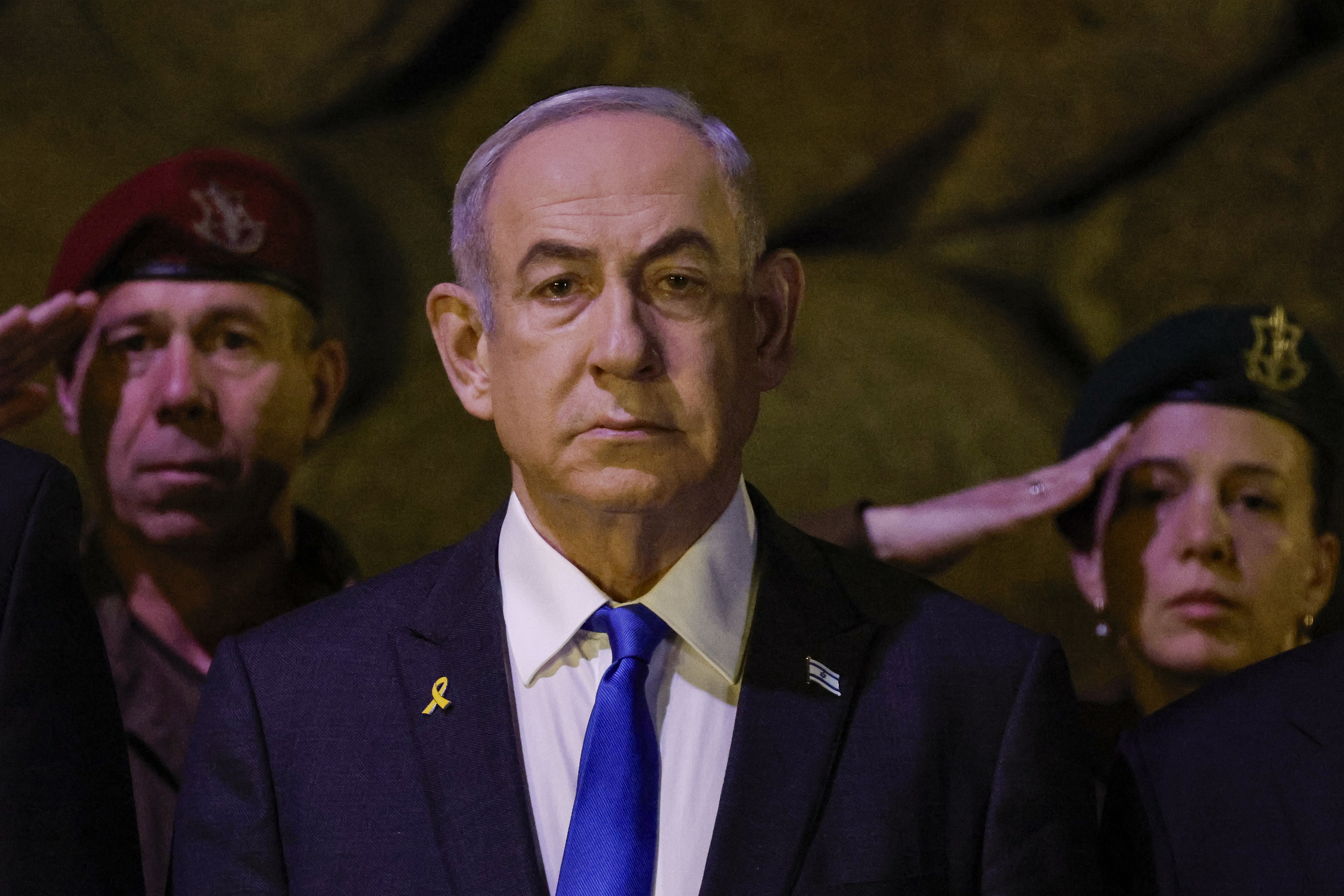 Jerusalem (-), 06/05/2024.- Israeli Prime Minister Benjamin Netanyahu attends a wreath-laying ceremony marking Israel's national Holocaust Remembrance Day in the Hall of Remembrance at Yad Vashem, the World Holocaust Remembrance Centre, in Jerusalem, 06 May 2024. Israel marks the memorial day to commemorate the approximately six million Jews killed in the Holocaust by Nazi Germany during World War II (WWII). (Alemania, Jerusalén) EFE/EPA/AMIR COHEN / POOL