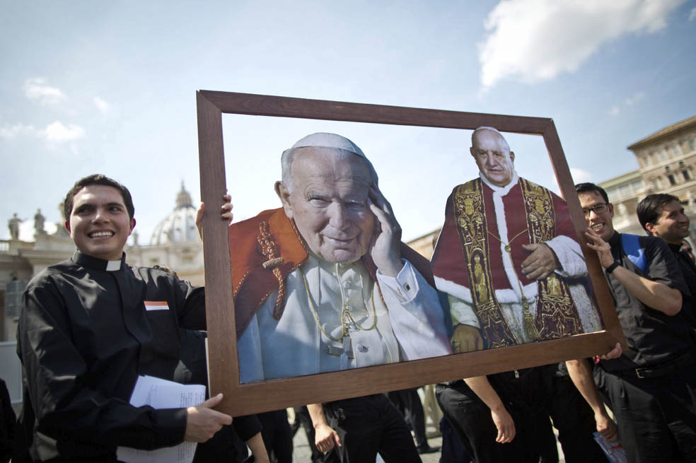 Juan Pablo II, una canonización cuestionada