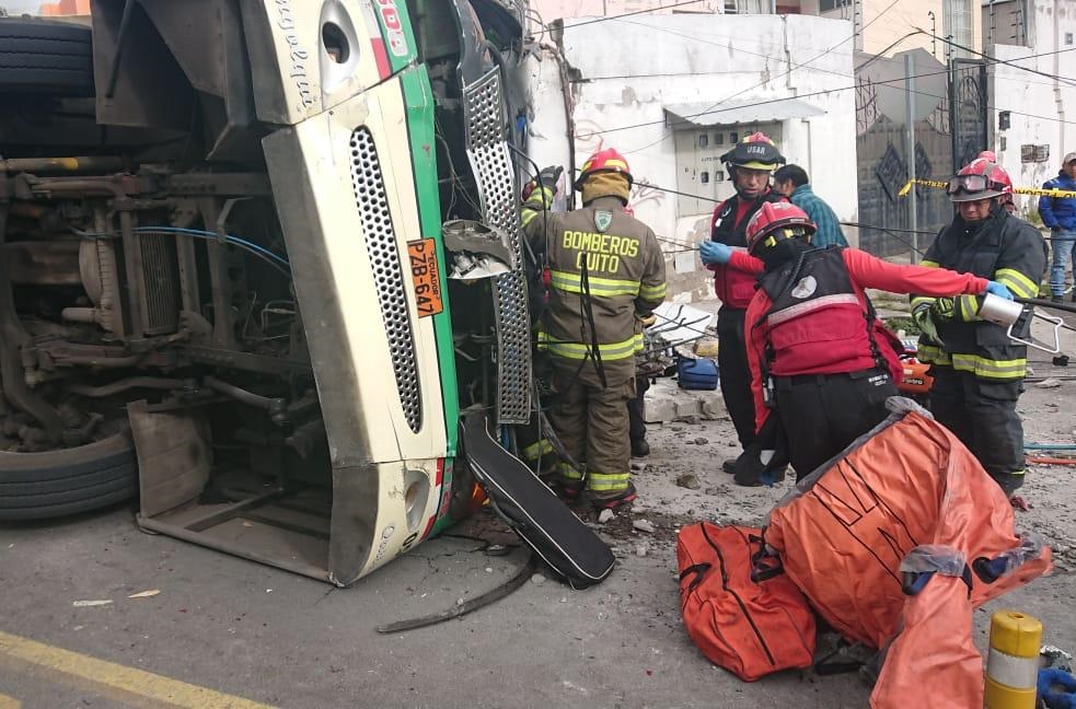 Accidente de autobús en Ecuador deja cuatro fallecidos y más de 30 heridos