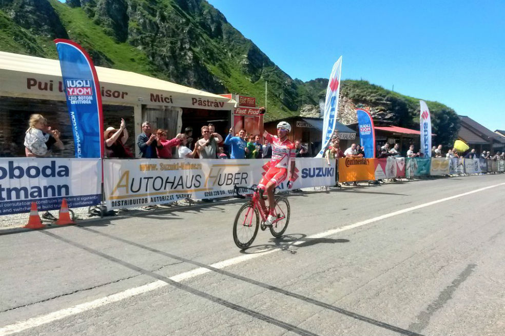 Egan Bernal ganó y es líder del Tour de Bihor