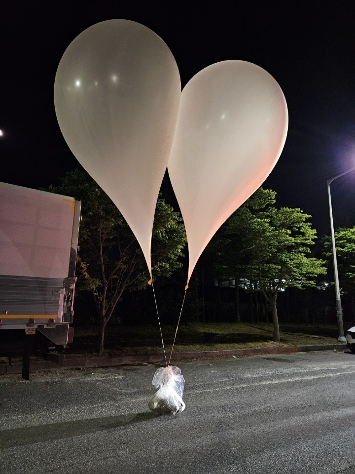 Corea del Norte habría enviado globos llenos de basura y heces a Corea del Sur