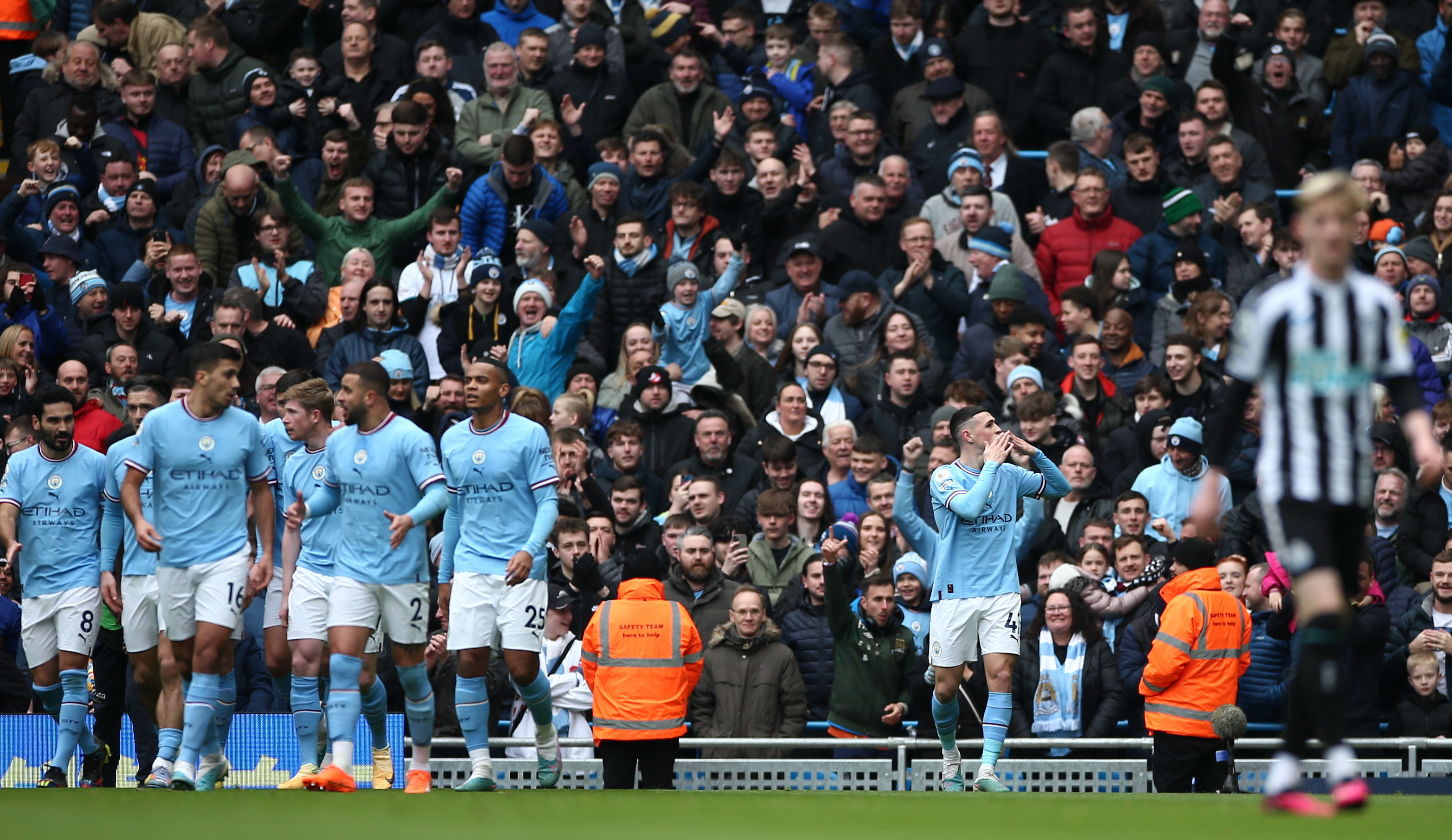 Con goles de Foden y Bernardo Silva, Manchester City se llevó la victoria en casa