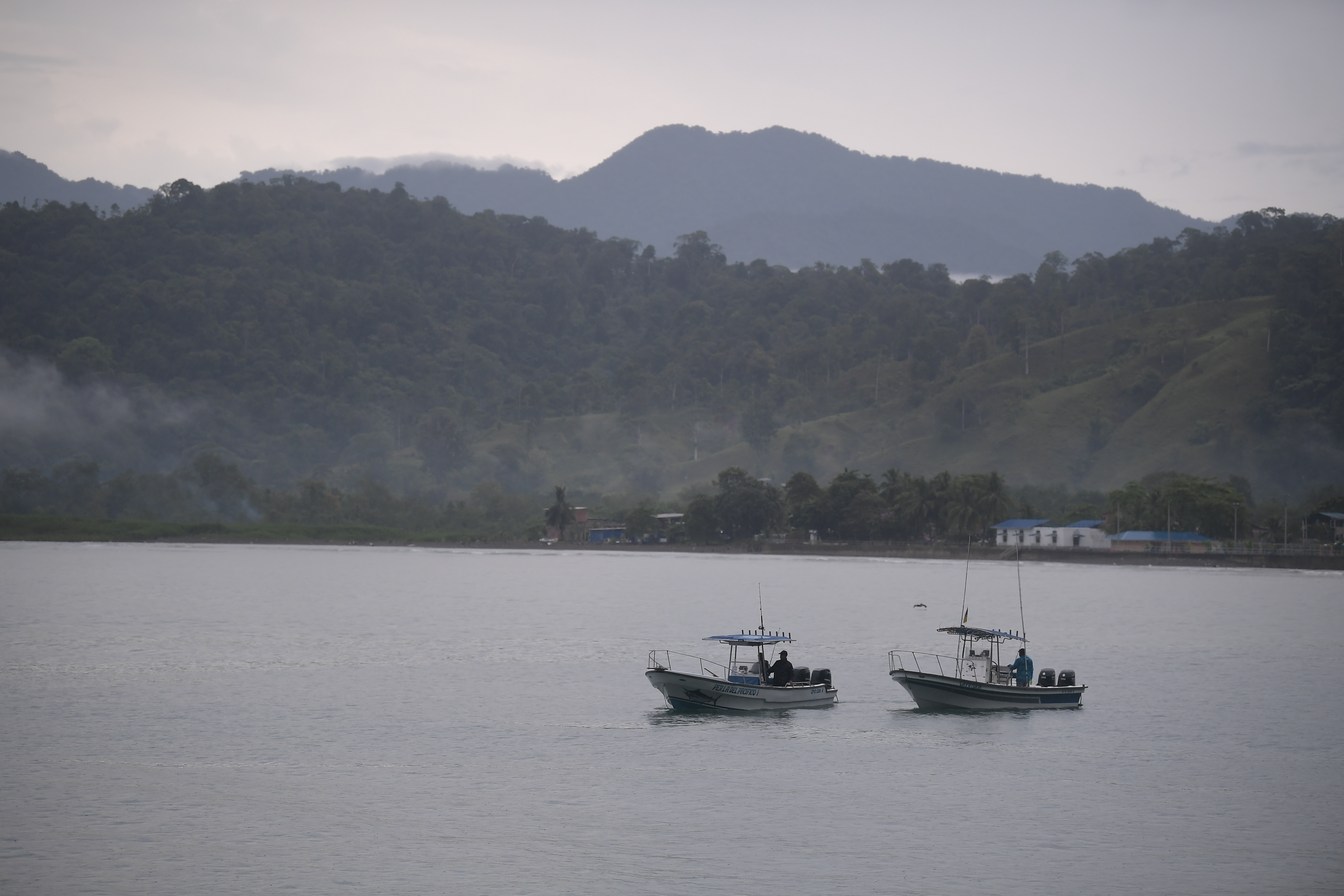 Diferentes aspectos de este municipio del Chocó: Habitantes, calles, vista panorámicas, playa, mar, carreteras, aves, flora, fauna, cascadas, Lanchas y pescadores.
