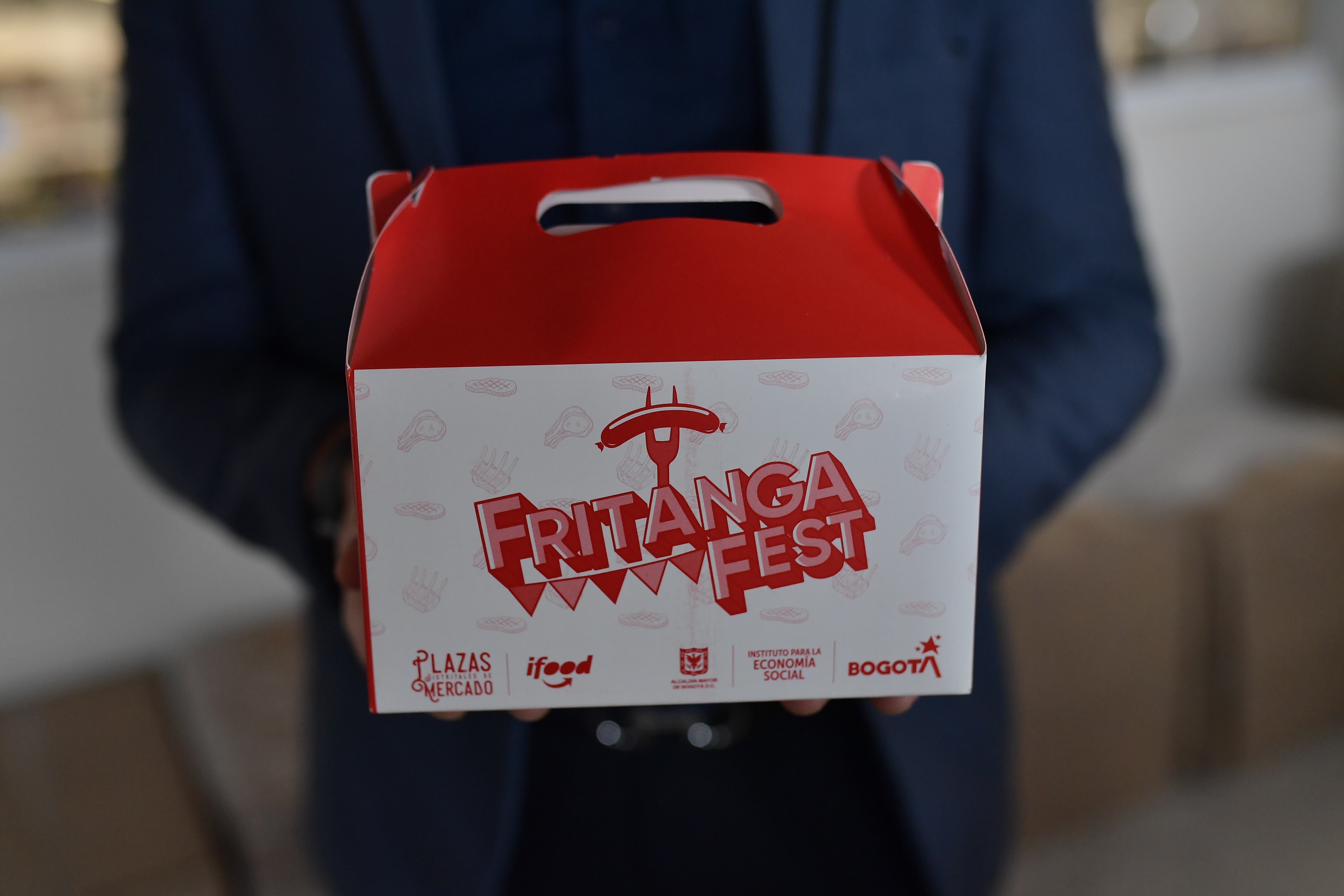 Preparativos en la plaza del 12 de octubre para el Fritanga Fest