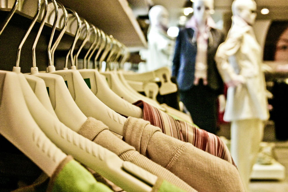 ¿Qué hacer con la ropa que ya no uso? Hay 21 puntos de recolección en Bogotá