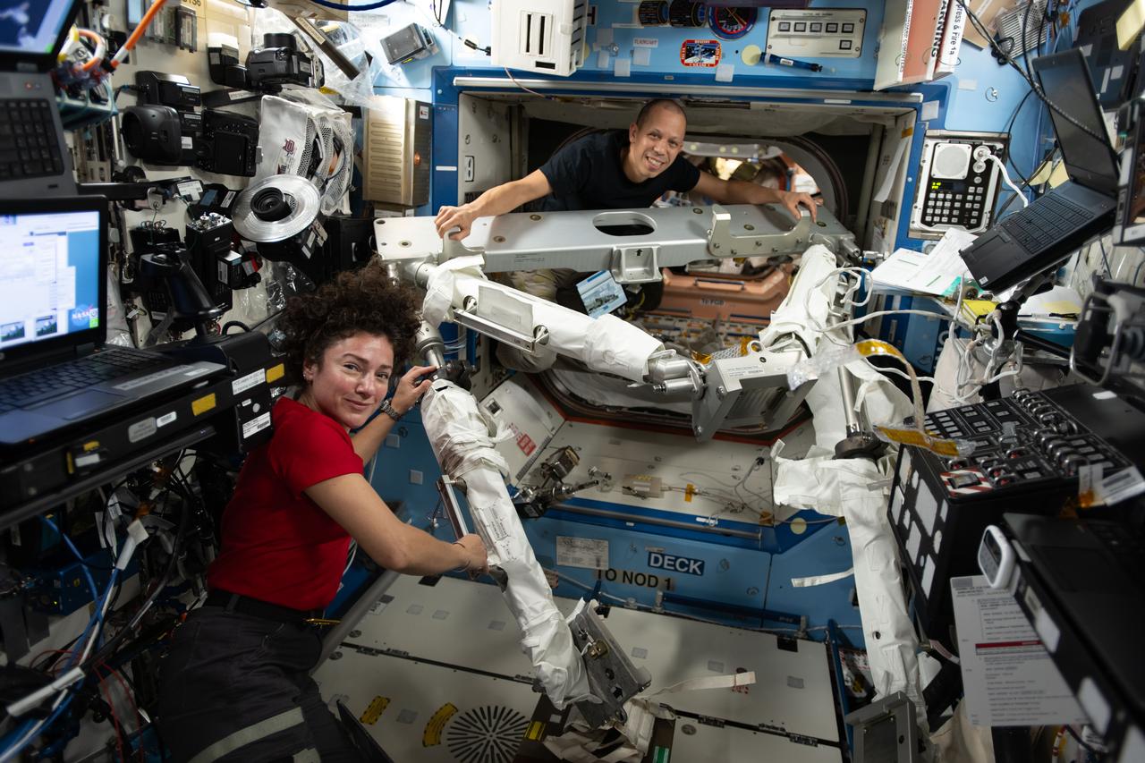 Así fue la caminata espacial de dos astronautas fuera de la Estación Espacial Internacional