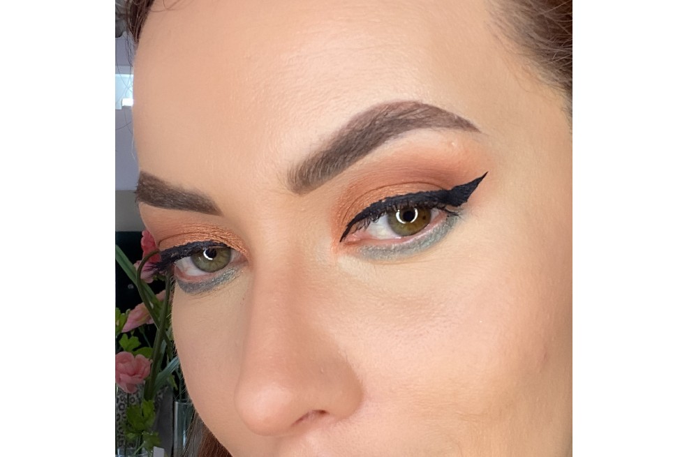 Sigue este tutorial y luce un maquillaje increíble durante la celebración de Navidad.
