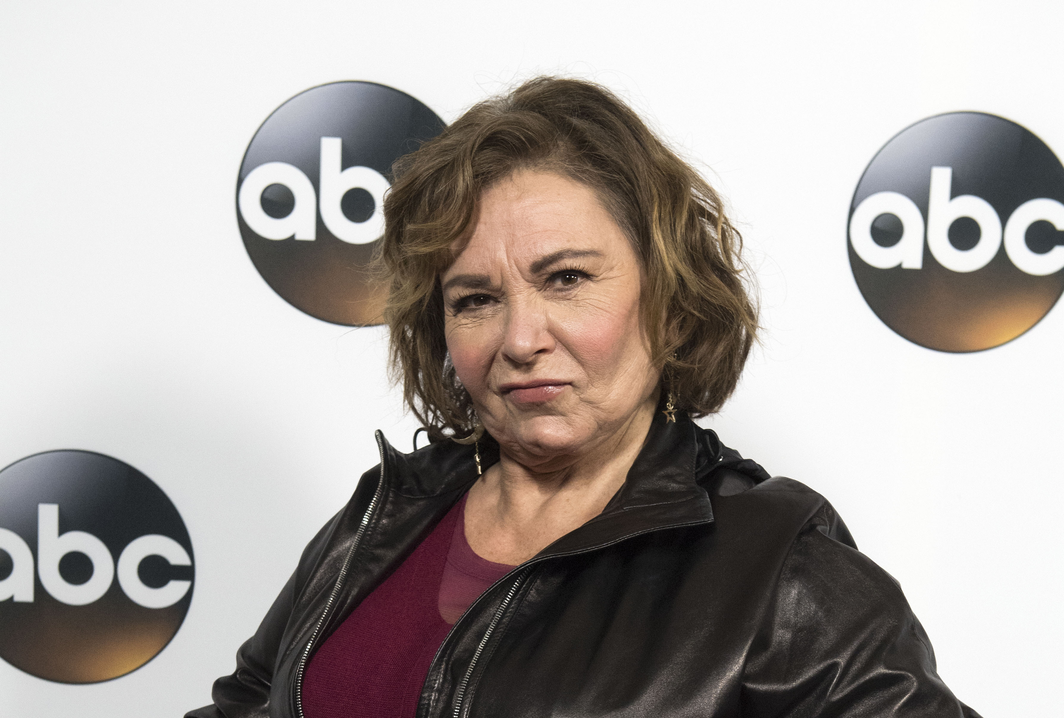 Roseanne Barr dice que fue racista con exasesora de Obama por culpa de somníferos