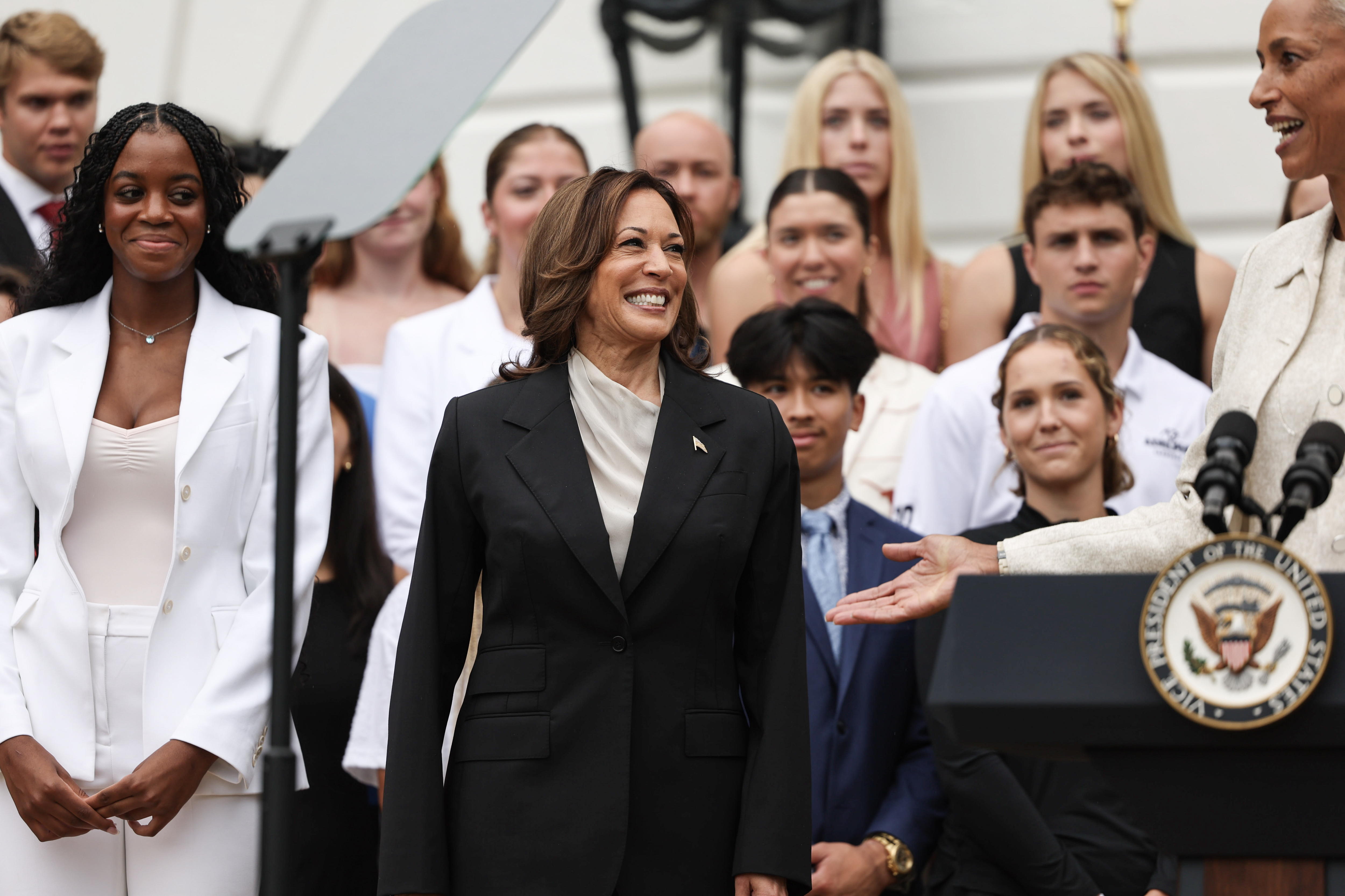 Kamala Harris consigue los delegados necesarios para convertirse en candidata