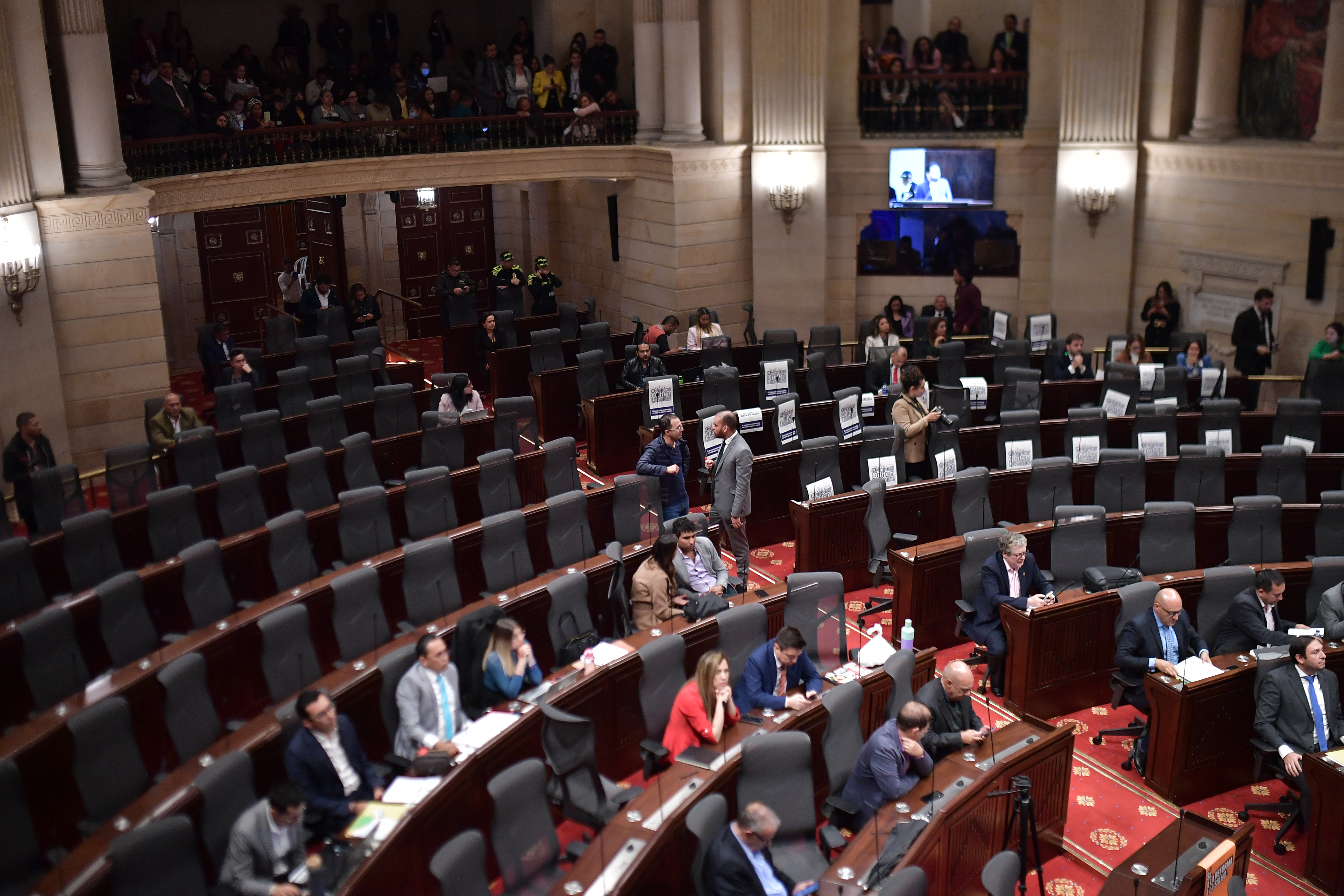 Levantan sesión de debate de reforma a la salud y se cita plenaria para este miércoles