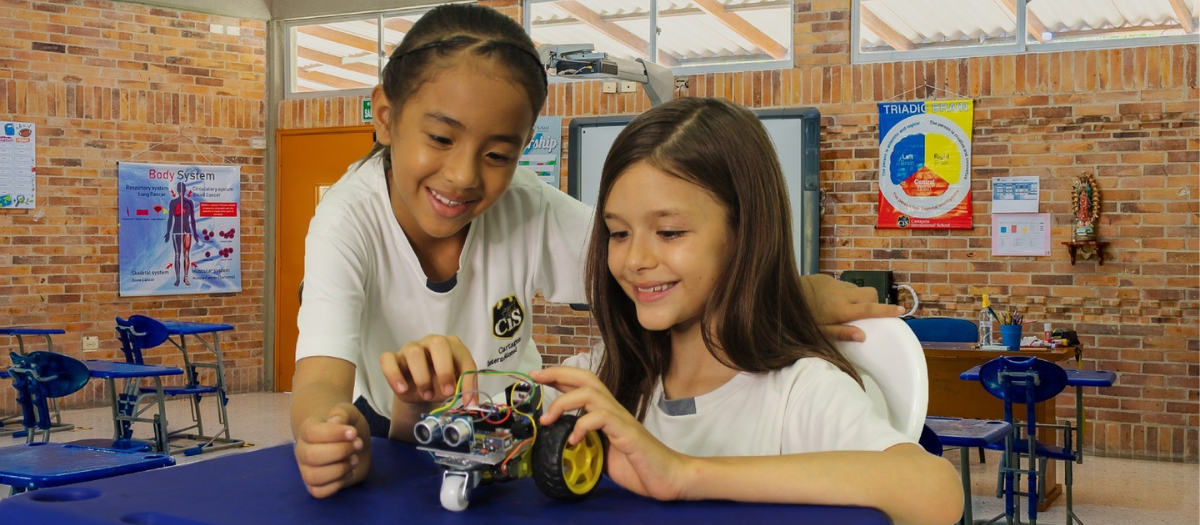 Día de la mujer: con robótica y apps se reduce la brecha de género en la educación