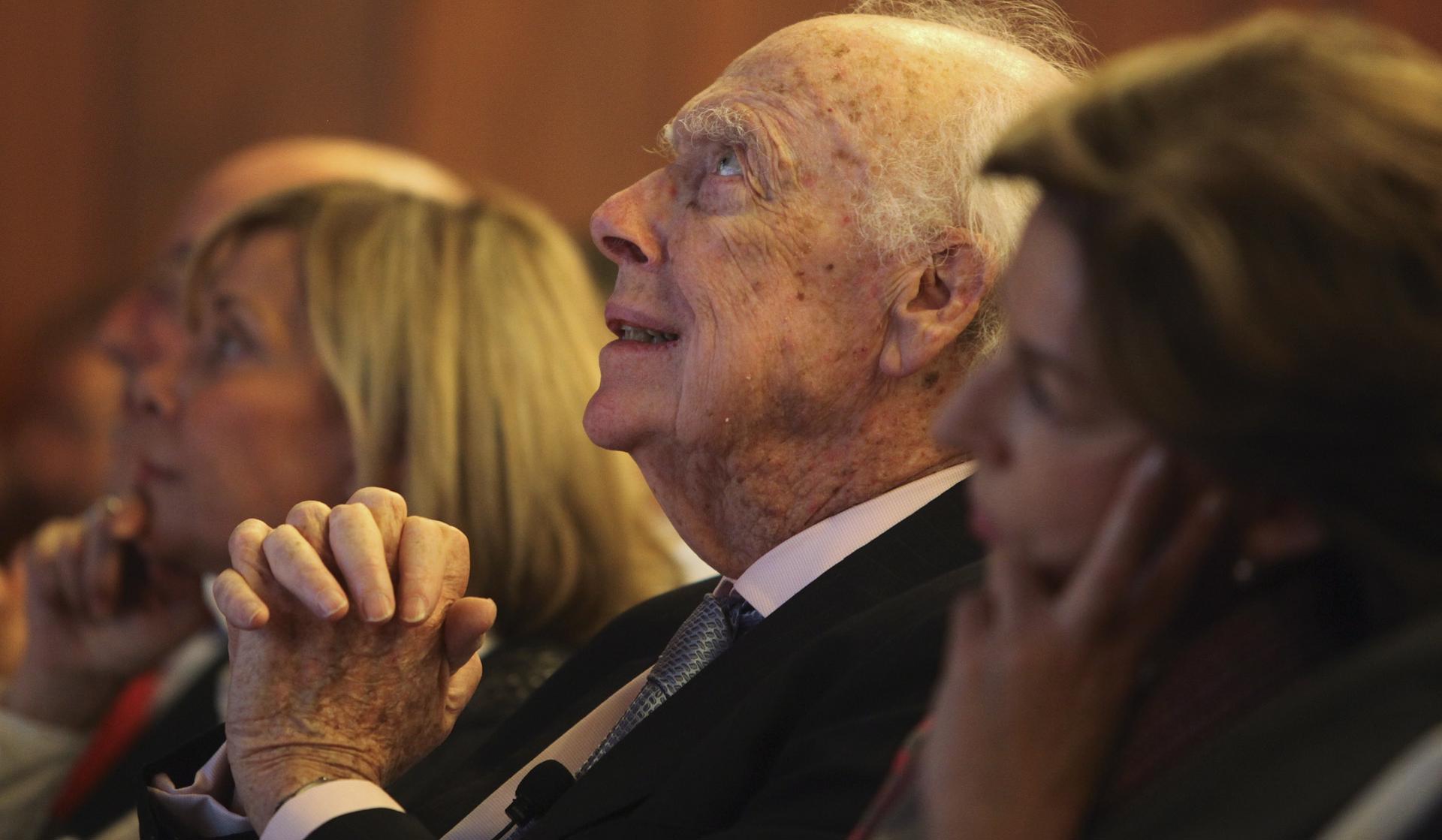 Falleció James Watson, uno de los científicos que ayudó a descubrir el ADN
