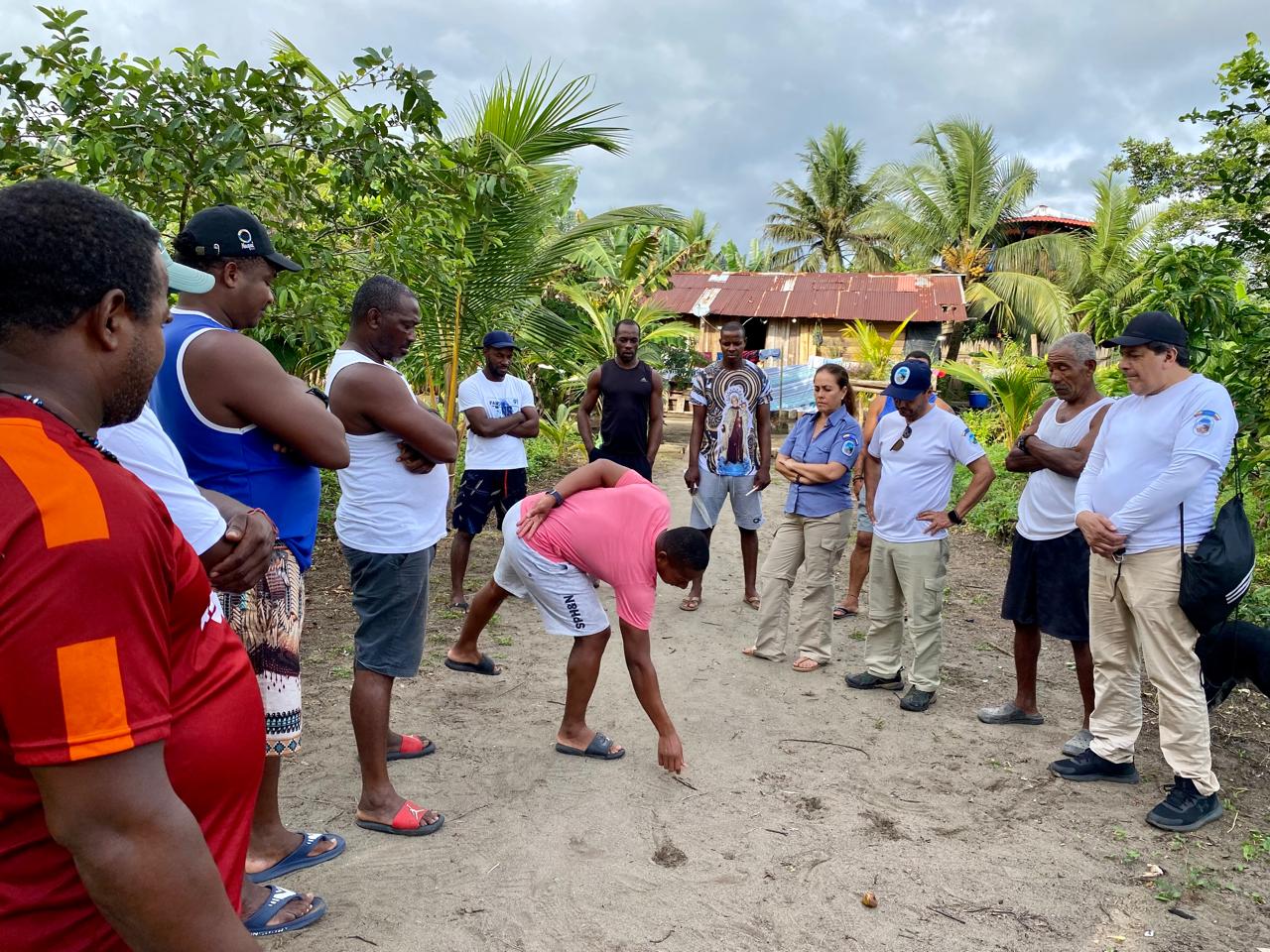 Reunión de concertación y planeación con pescadores del corregimiento de Jurubirá (municipio de Nuquí).