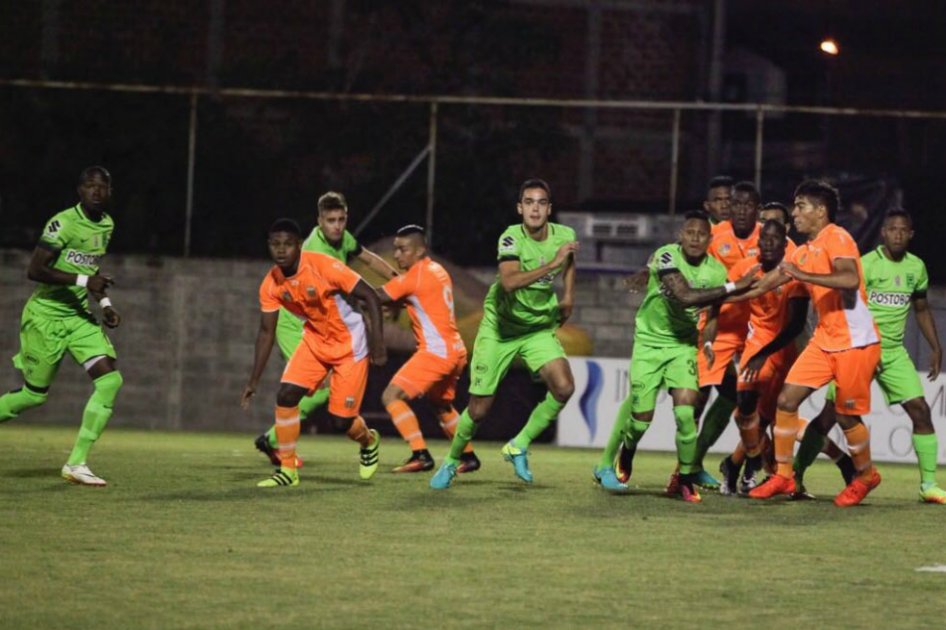 Envigado empató 0-0 con Nacional y es líder de la Liga Águila