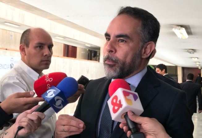 Benedetti denuncia al fiscal por “presunto plan macabro” para vincularlo a hechos delictivos