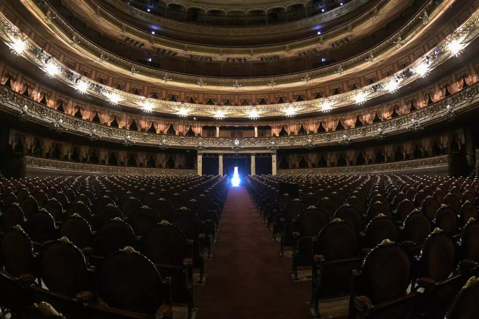 El Teatro Colón de Buenos Aires baja el telón por el COVID-19