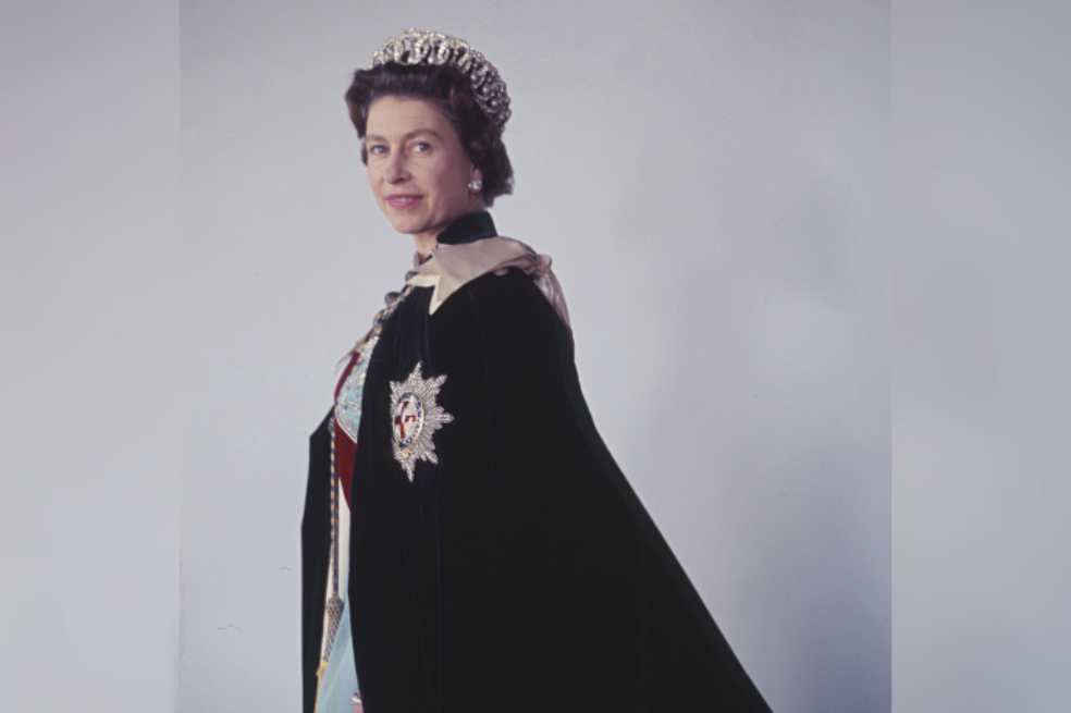 La imagen inédita de la reina Isabel II fue publicada por su hijo, Carlos III, quien la sucedió en el trono, para conmemorar el primer aniversario de su muerte.