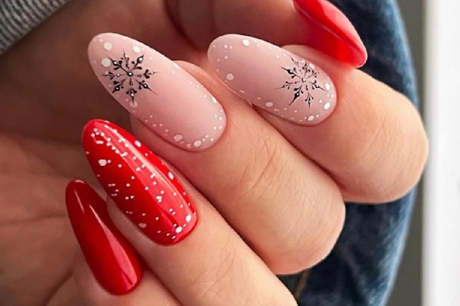 Uñas semipermanentes navideñas: diseños en tendencia para diciembre 2024