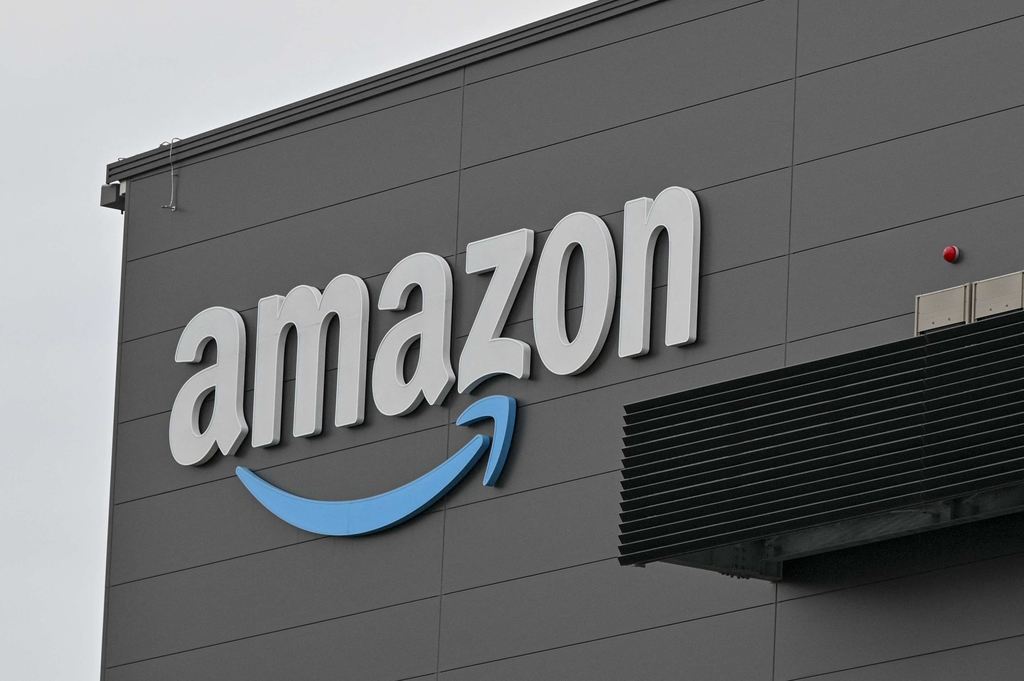 Amazon lanza portafolio de modelos de IA para competir con sus rivales