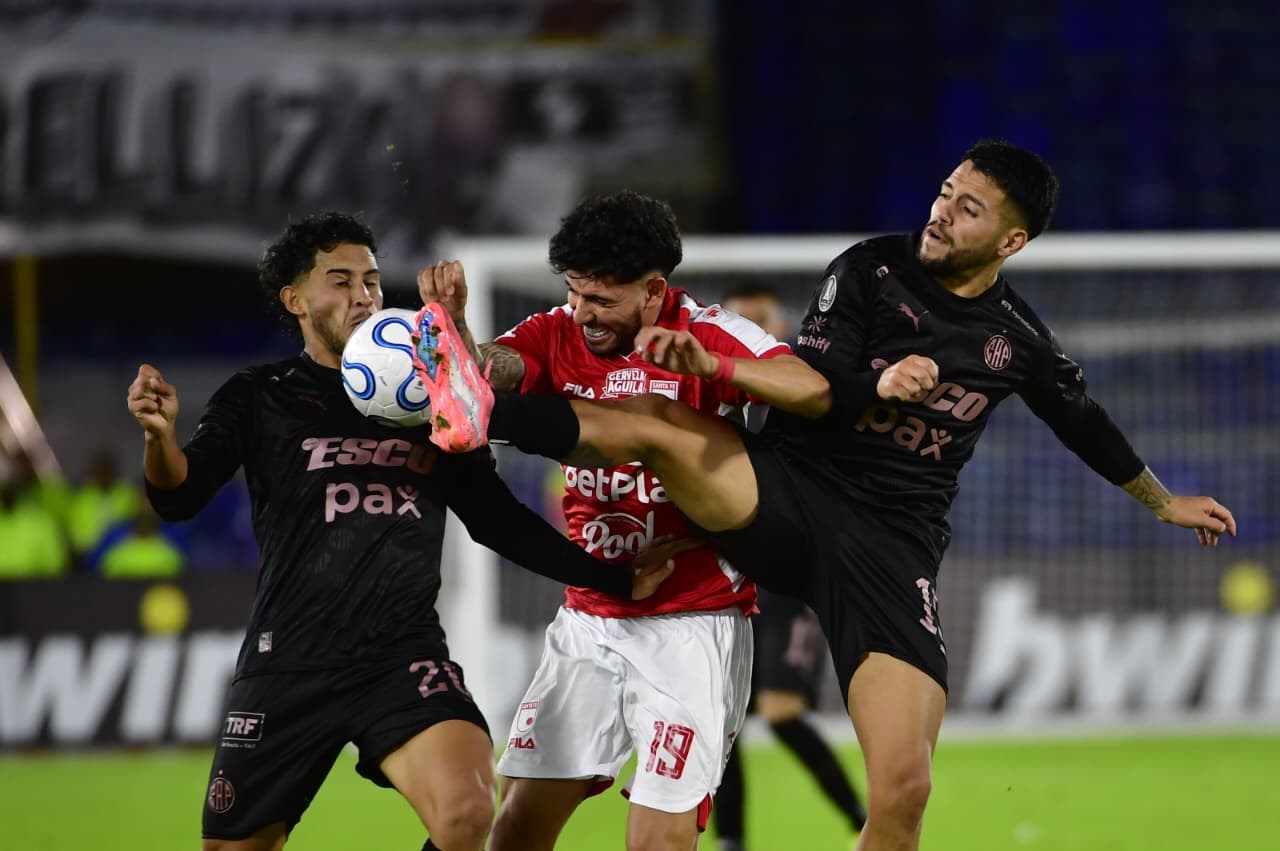 Santa Fe le ganó 2-1 a Platense y sigue con chances de clasificar en la Copa Libertadores.