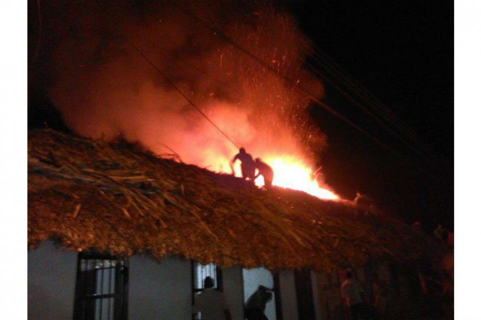 Bomberos no tenían agua para apagar incendio en Ciénaga de Oro