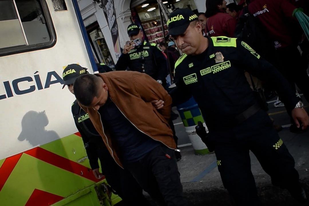 Agentes encubiertos impactan redes de hurto y reventa de celulares en Bogotá