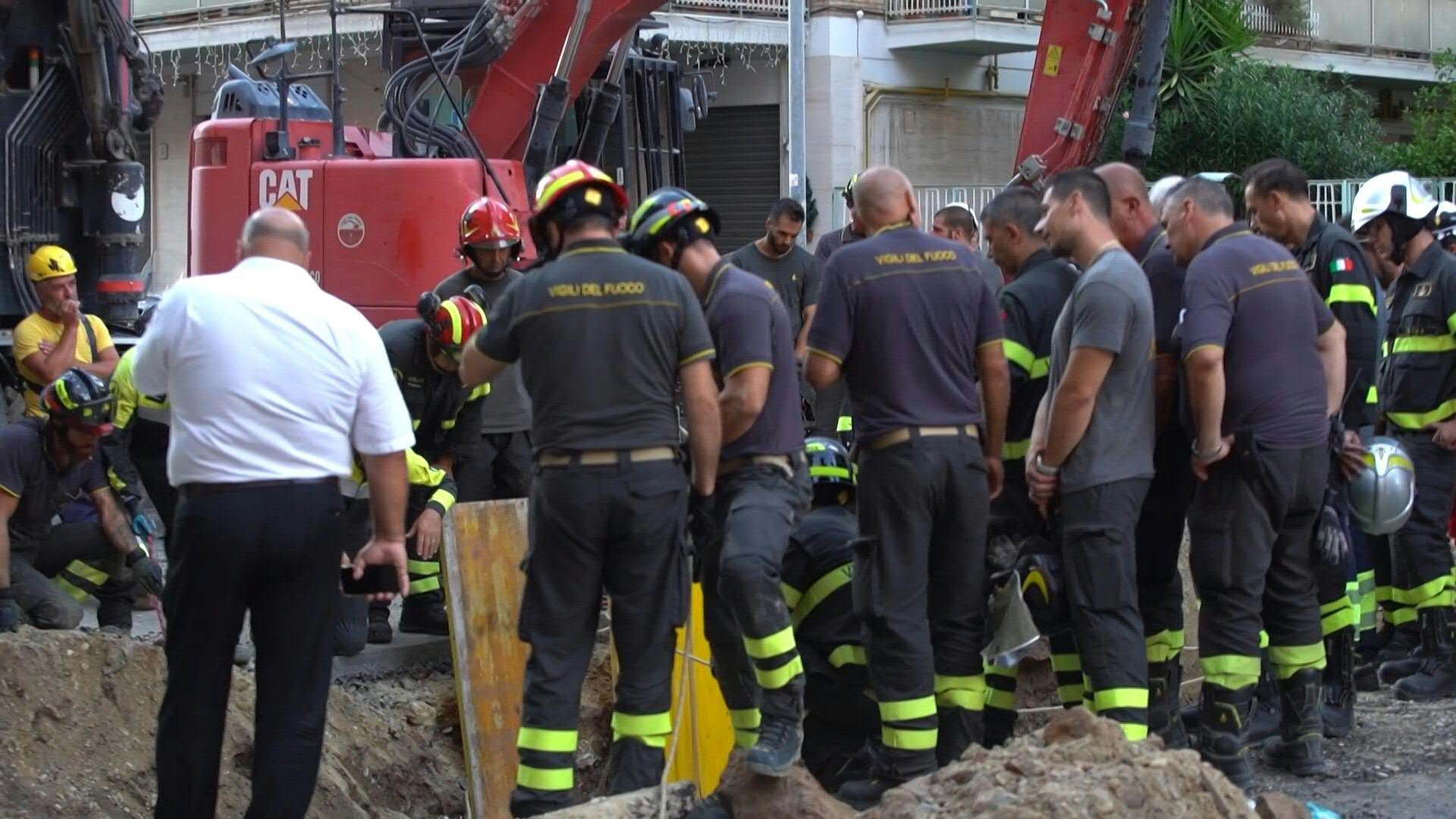 Hombre quedó atrapado en túnel que cavaba, al parecer, para robar un banco