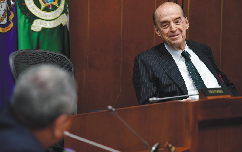 "Mientras todo eso se sabe, y el presidente atornilla al canciller, se resiste a entender que sus principales problemas de legitimidad vienen de los suyos. Eso incluye a Álvaro Leyva: un ministro que hoy parece otro si se le compara con el señor de otros tiempos" - Lariza Pizano