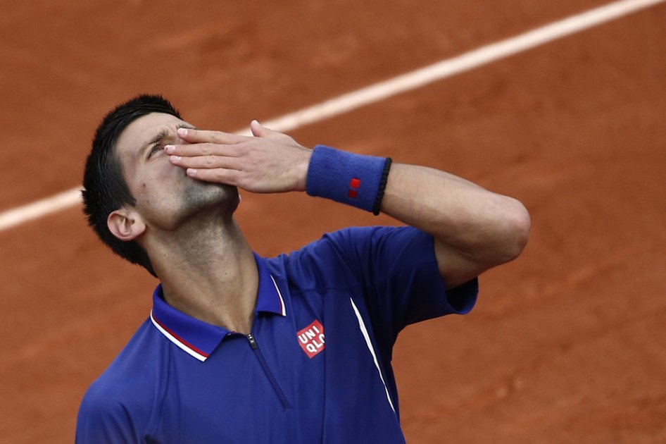 Djokovic avanzó en Roland Garros en una jornada ‘pasada por agua’