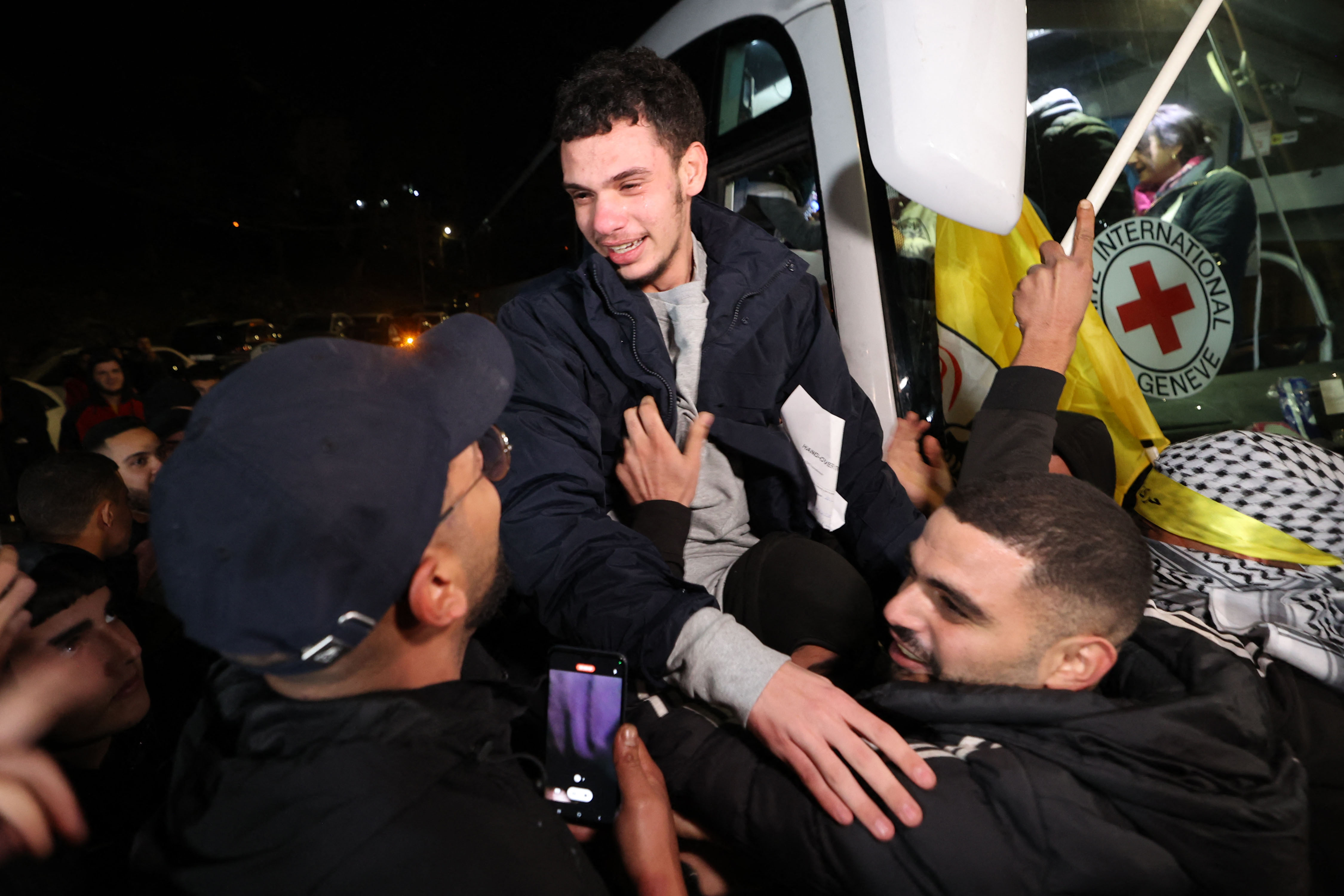 Tregua en Gaza: 12 rehenes y 30 presos palestinos fueron liberados