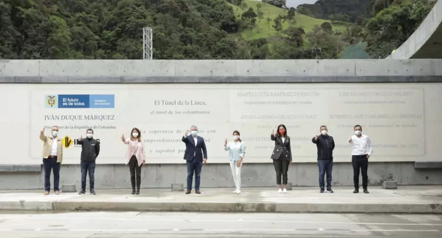 Gobierno tendría que retirar la gigantesca placa del Túnel de la Línea