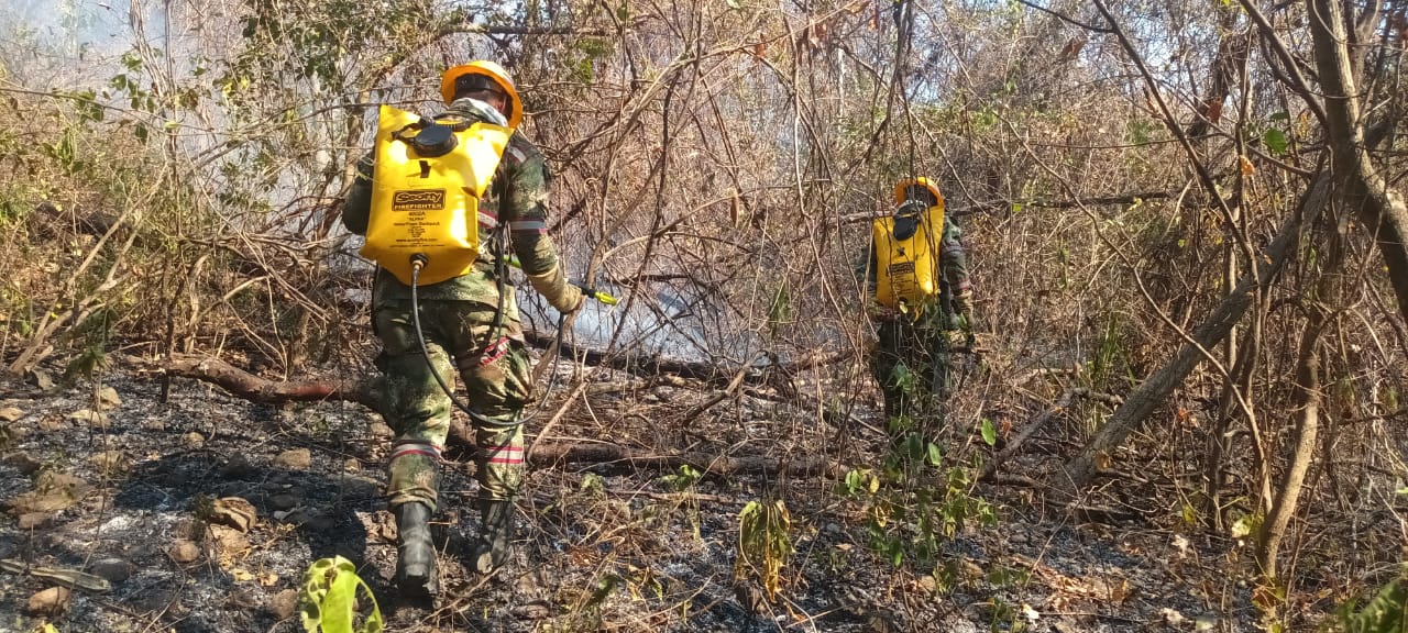 El Ejército apoya los trabajos de mitigación de incendios forestales en Cesar