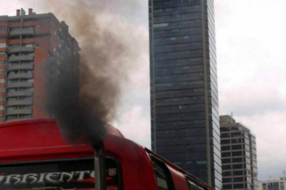 Inmovilizados 458 vehículos en 2016 por contaminar el aire de Bogotá