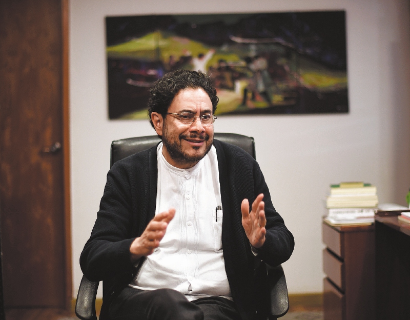 El senador Iván Cepeda es reconocido como víctima dentro del expediente penal que se sigue contra el expresidente Álvaro Uribe.