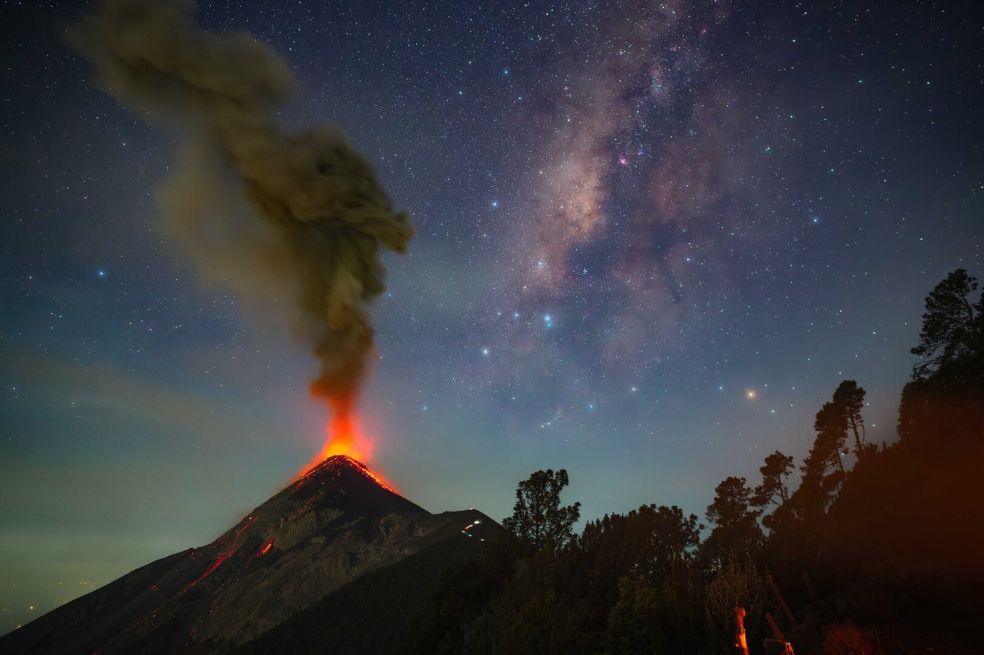 “Lago RT5” de Tanay Das. Dice que "quedó maravillado con la increíble luminiscencia atmosférica que iluminaba el cielo del Himalaya".