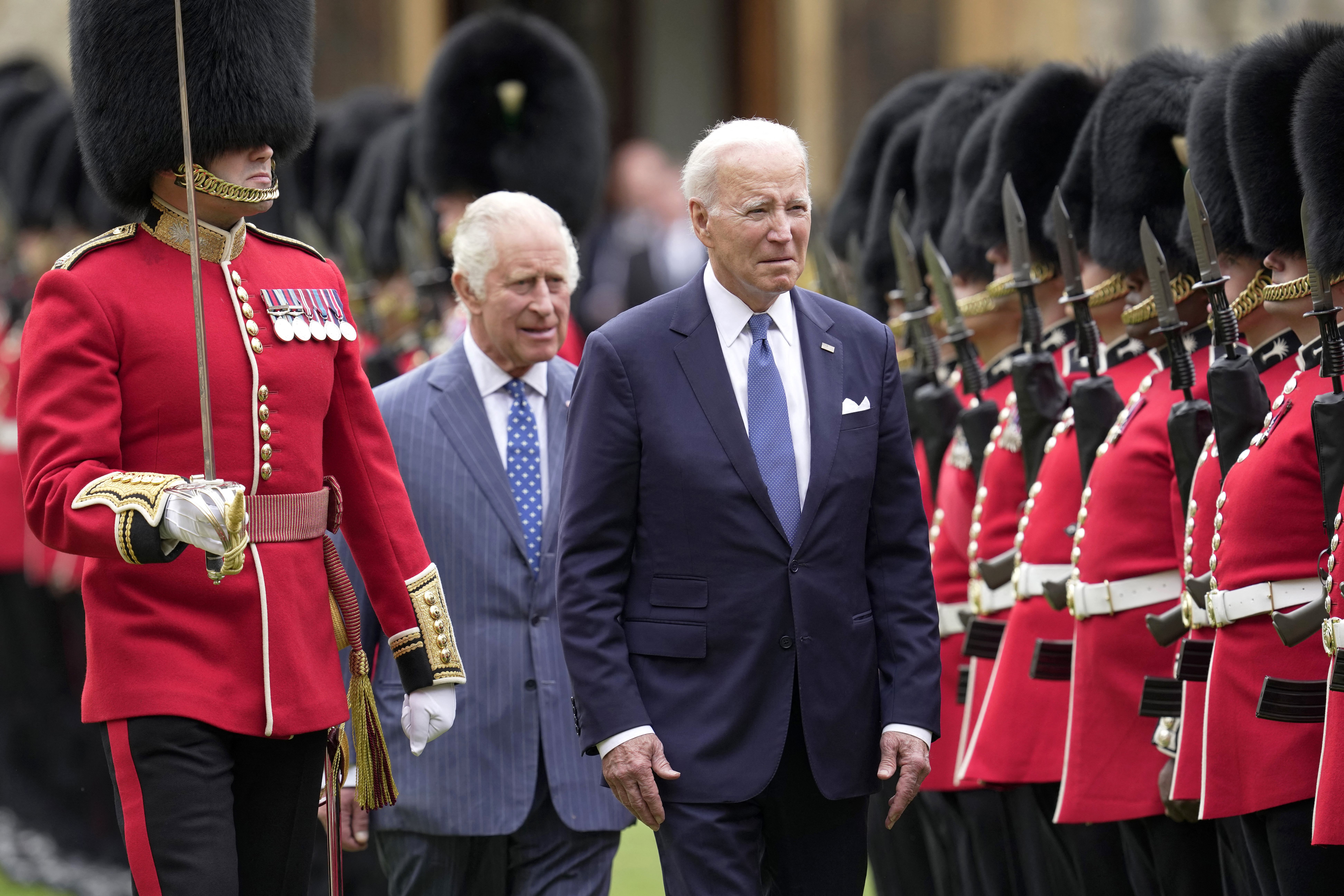 Una fuente del Palacio de Buckingham le dijo a medios ingleses que Biden no se habría equivocado en su forma de proceder en la visita