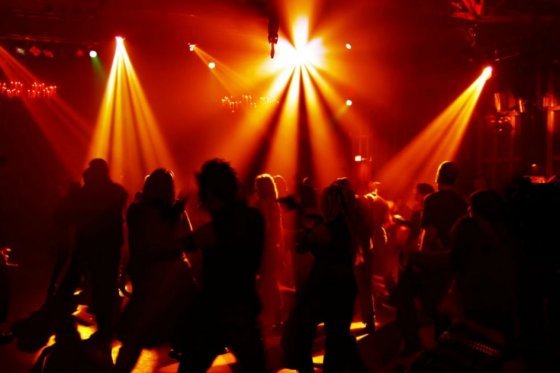 Suspenden orden de prohibir fiestas y discotecas en Buenos Aires