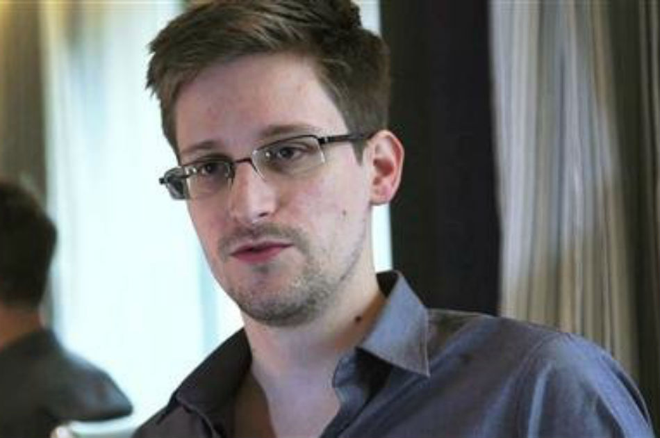 Vladímir Putin reconoce que Edward Snowden está en el aeropuerto de Moscú