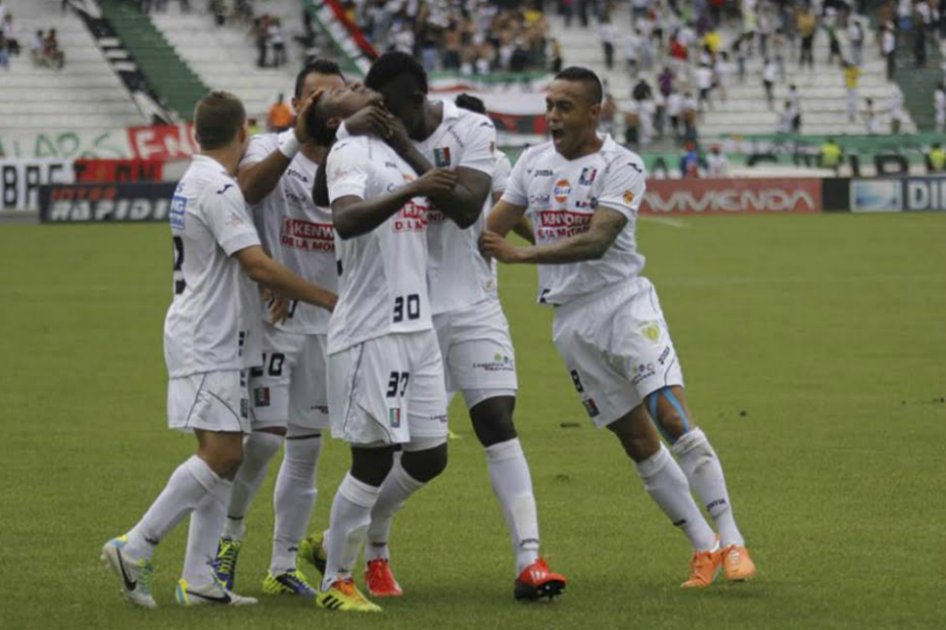 Once Caldas goleó y se clasificó ante el Junior