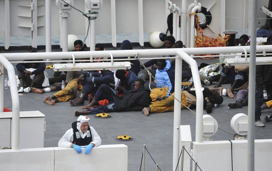 Naufragio de 700 personas prende las alarmas ante la inmigración en el Mediterráneo