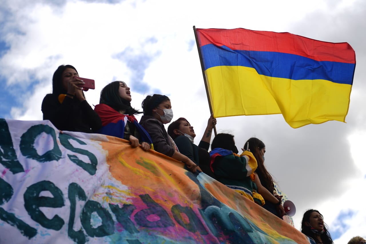 En imágenes: masiva y pacífica fue la protesta en el monumento a los Héroes, en Bogotá