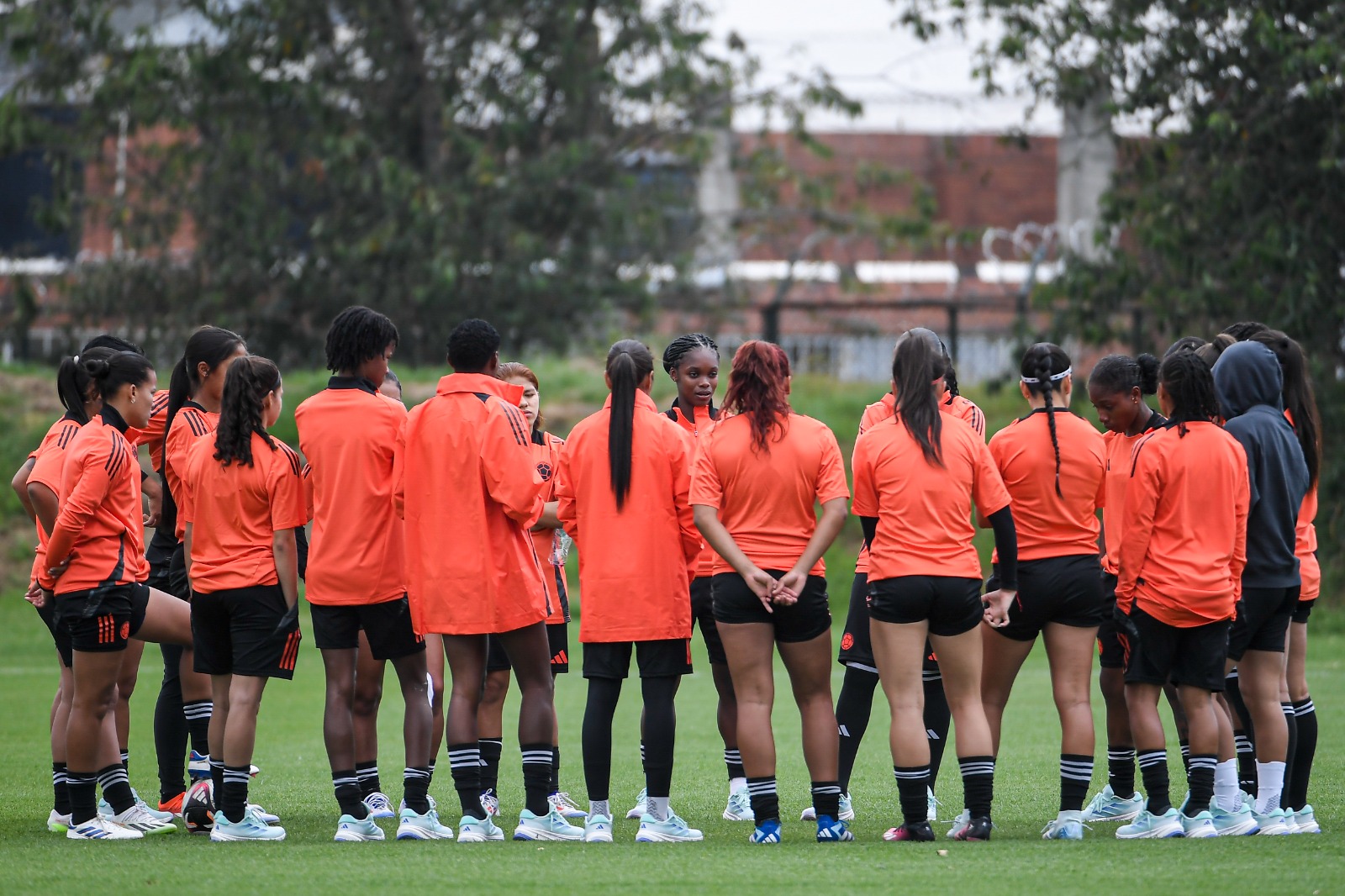 La selección femenina de Colombia dejará Bogotá tras enfrentar a Camerún. Su tercer y último partido de la fase de grupos será contra México, en el Atanasio Girardot de Medellín.