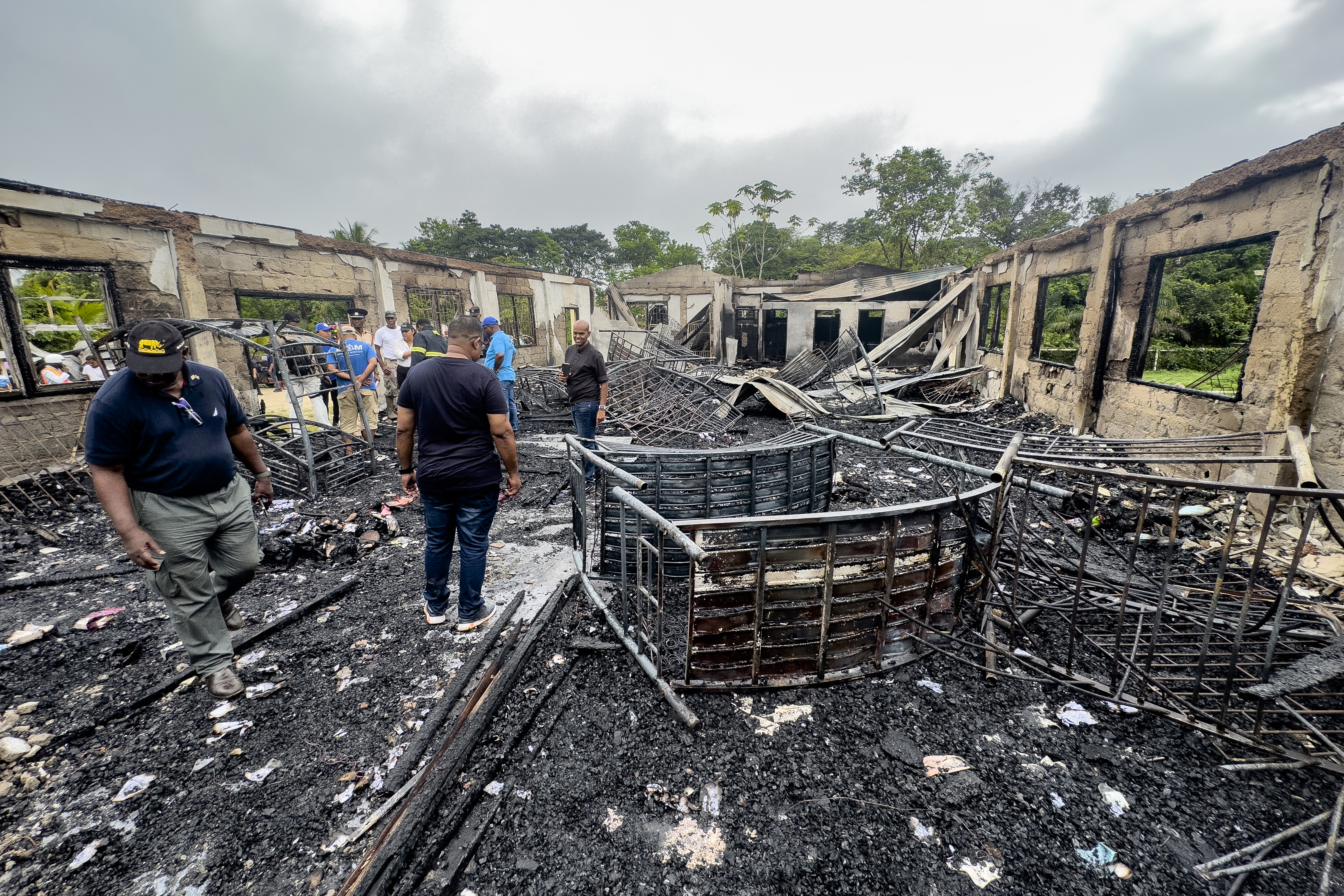 Mueren cerca de 20 jóvenes por incendio en Guyana