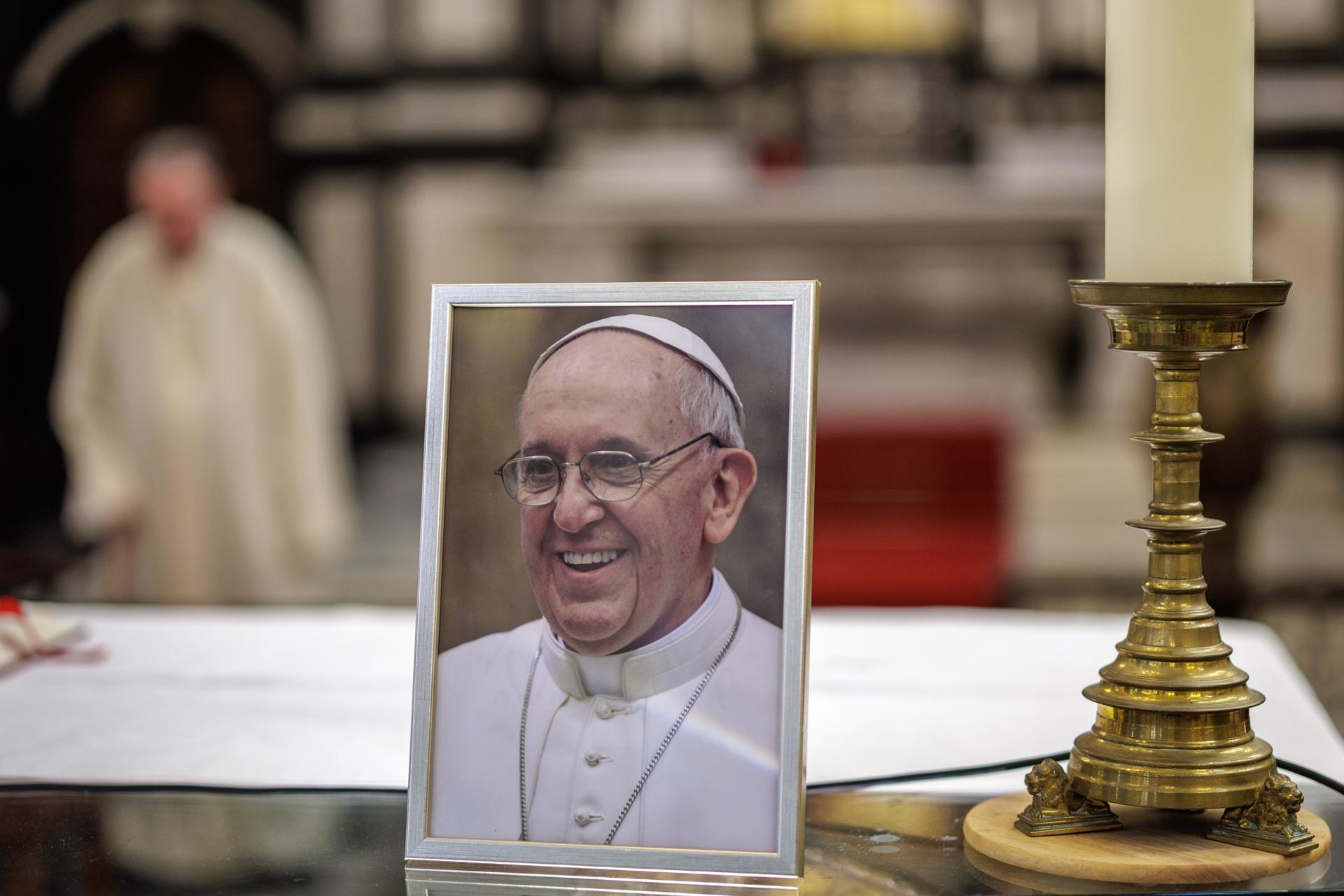 La historia del anillo del pescador del papa, que se debe destruir tras su muerte