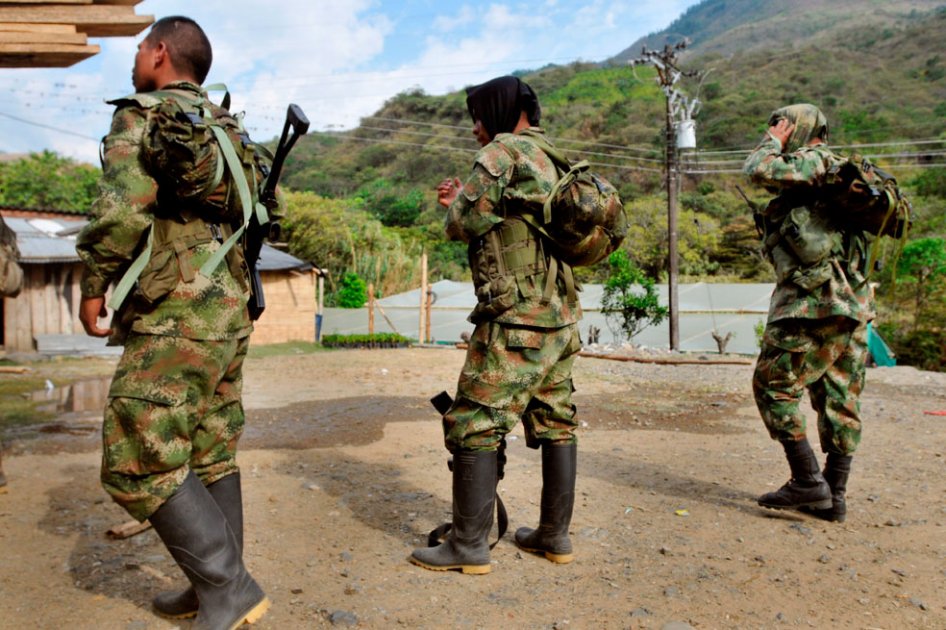 Ecuador entrega a Colombia dos presuntos guerrilleros de las Farc