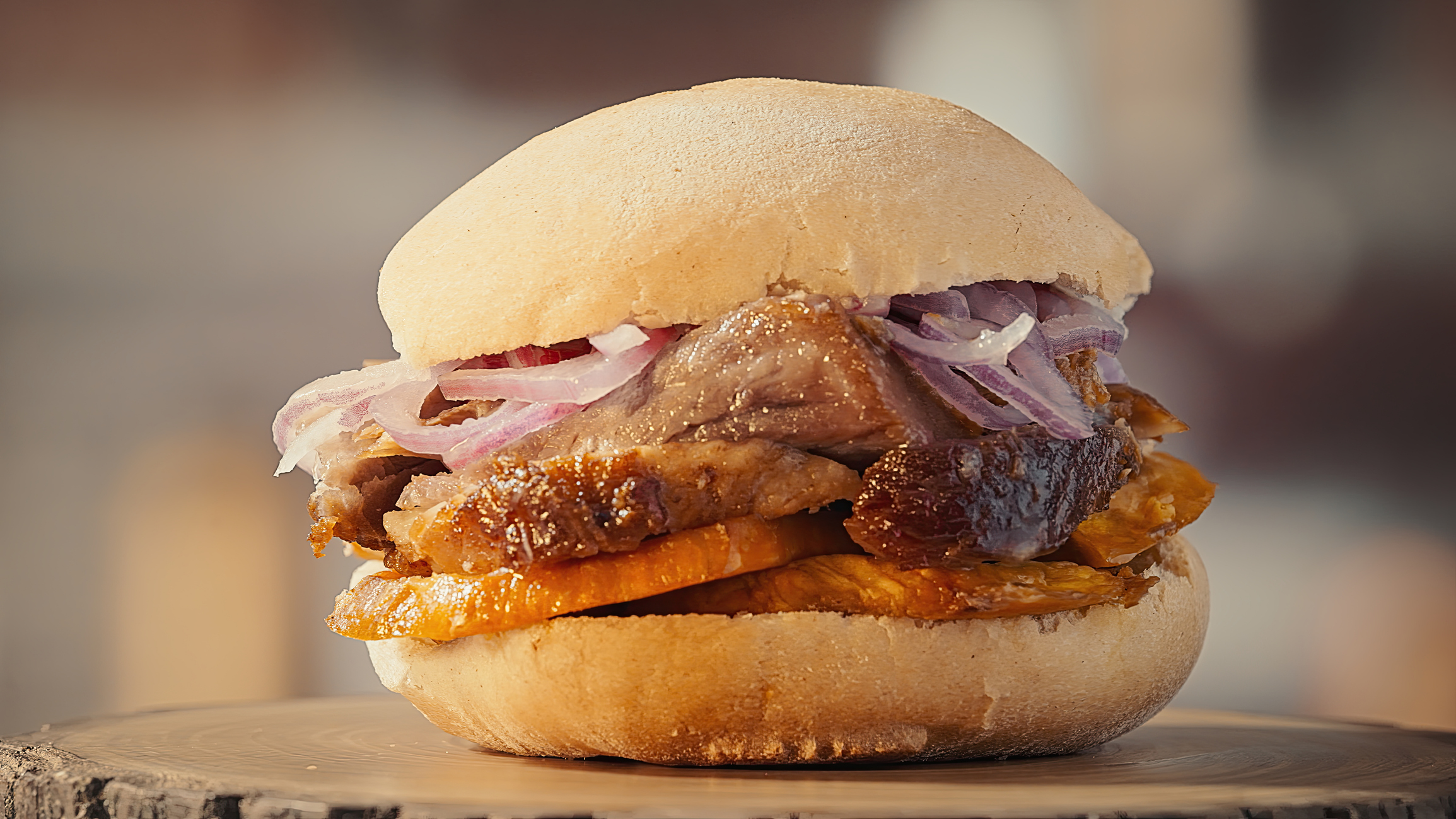 Así se prepara el pan con chicharrón, el desayuno ganador del mundial de Ibai