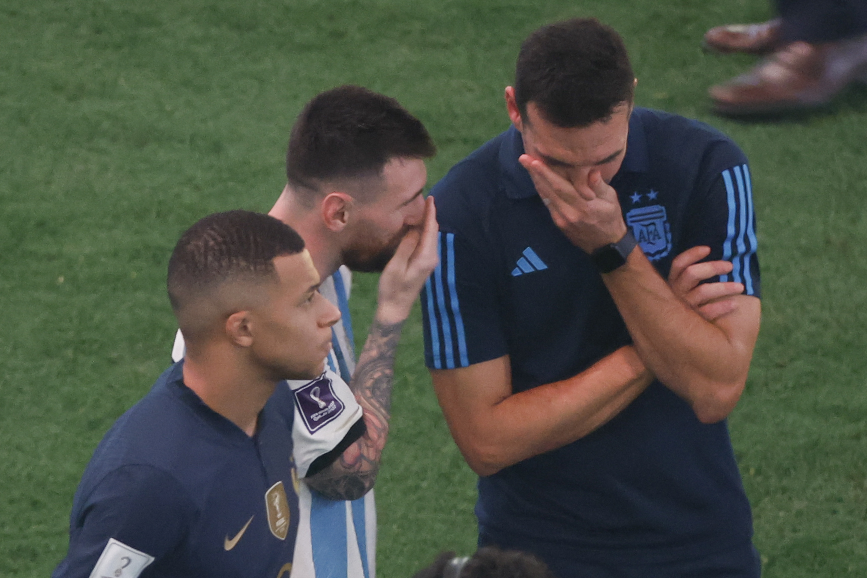 Hombres son más propensos a llorar por fútbol que por amor según estudio